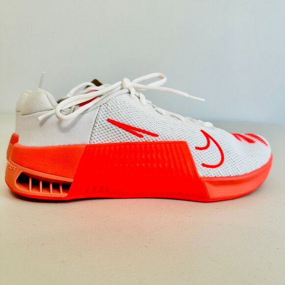 NEW NIKE METCON 9 WHITE EMBER WHITE CRIMSON TRAINING SHOES - Picture 3 of 12